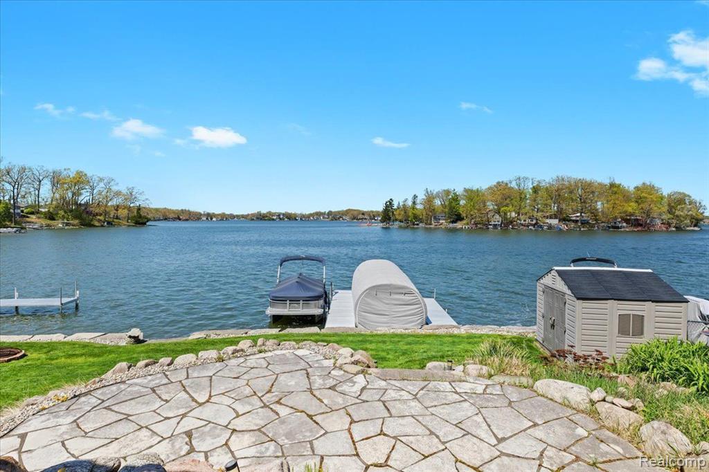 6521 HARTWOOD Drive, Fenton, MI 48430 — Photo 4