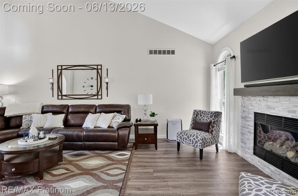 5060 Yax Pointe Drive, Howell, MI 48843 — Photo 6