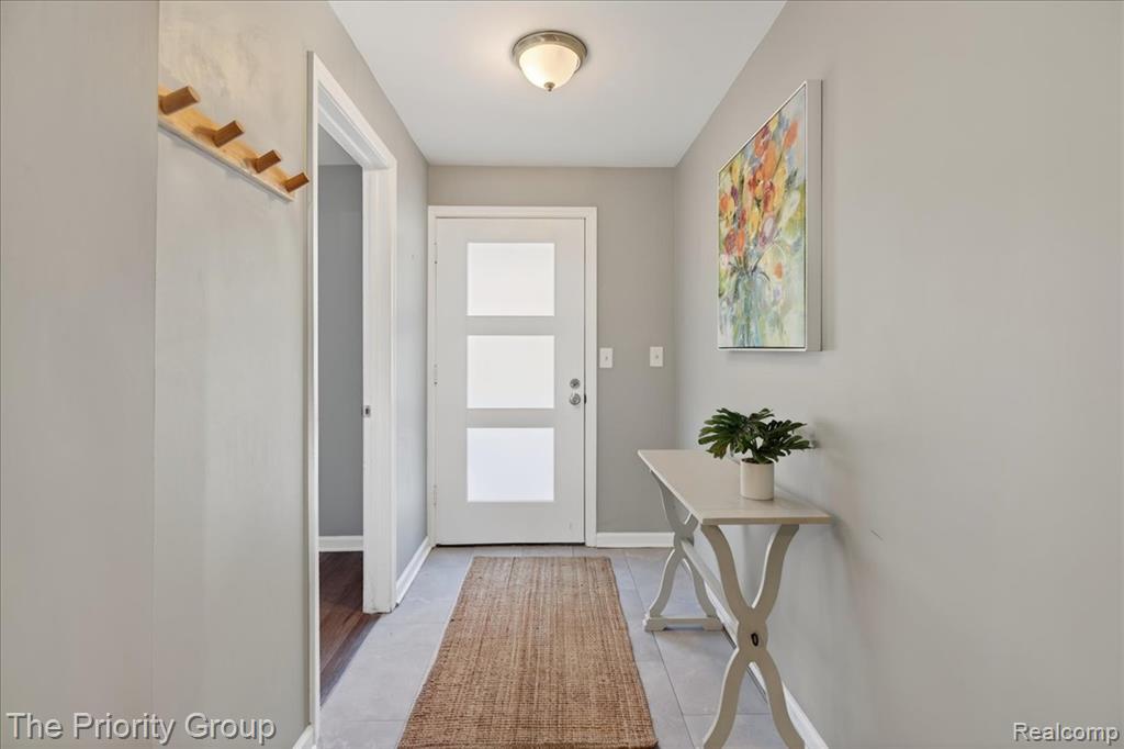636 Lakeview Drive, White Lake, MI — Photo 5