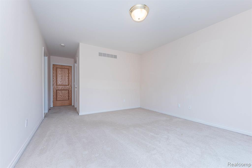 5003 HICKORY POINTE Drive, Orchard Lake Village, MI 48323 — Photo 59