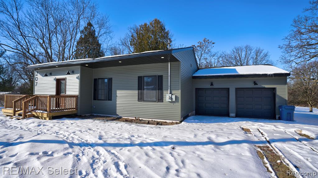 207 CLARENCE Street, Holly, MI 48442 — Photo 3