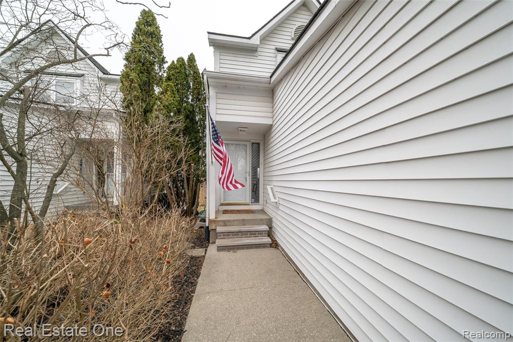 24099 Tana Court, Farmington, MI 48335 — Photo 4