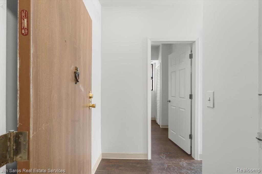 590 Parkview #101 Drive, Detroit, MI 48214 — Photo 5