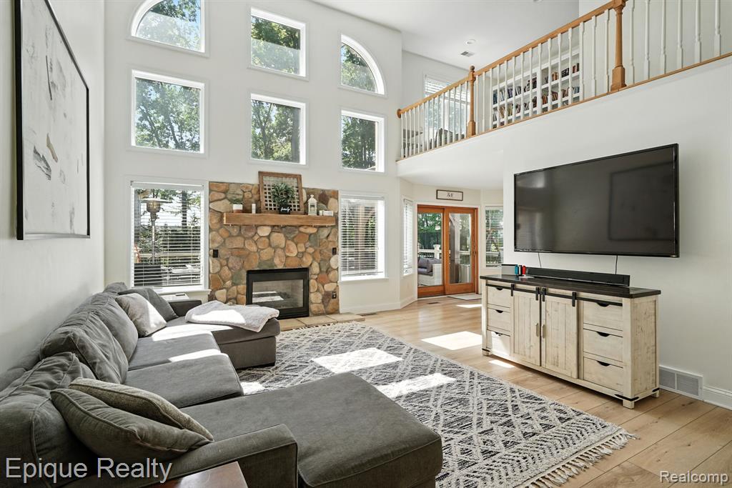 9446 Fair Oaks Drive, Goodrich Vlg, MI — Photo 8