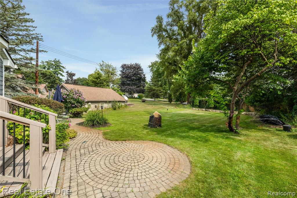 1045 Clara Street, Commerce Twp, MI 48390 — Photo 31