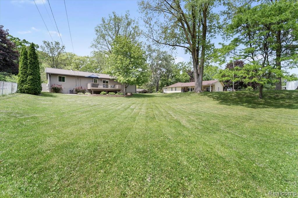 422 Robert Court, Auburn Hills, MI 48326 — Photo 20