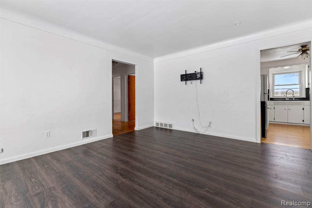 6690 Deering Street, Garden City, MI — Photo 2