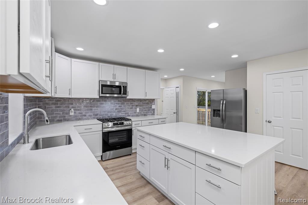 3187 Woodlawn Street, Commerce Twp, MI 48390 — Photo 17