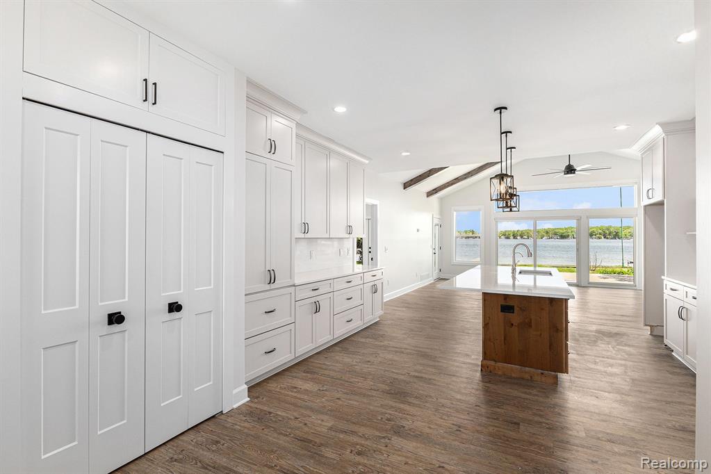 9693 BEVERLY Drive, Lakeland, MI — Photo 3