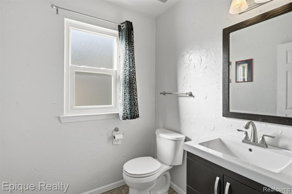 5421 Wentworth Drive, Commerce Twp, MI 48382 — Photo 9