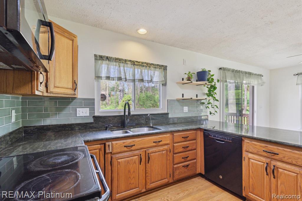 5440 BRADFORD Circle, Brighton, MI 48114 — Photo 7
