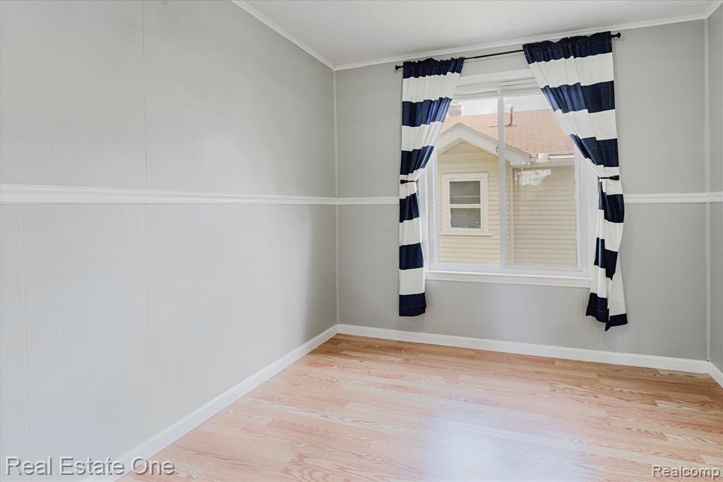 2918 Nagle Court, Keego Harbor, MI 48320 — Photo 18