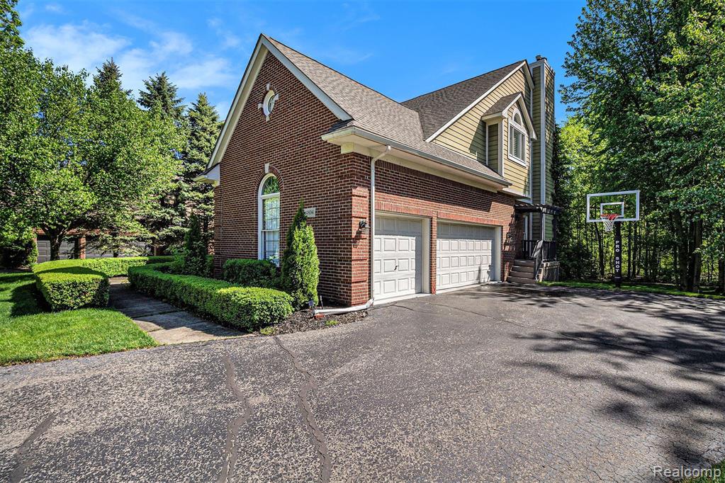 4804 EAGLE SPRINGS Court, Clarkston, MI 48348 — Photo 2