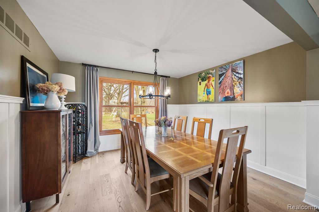 9043 Woods Edge Drive, Commerce Twp, MI 48382 — Photo 10