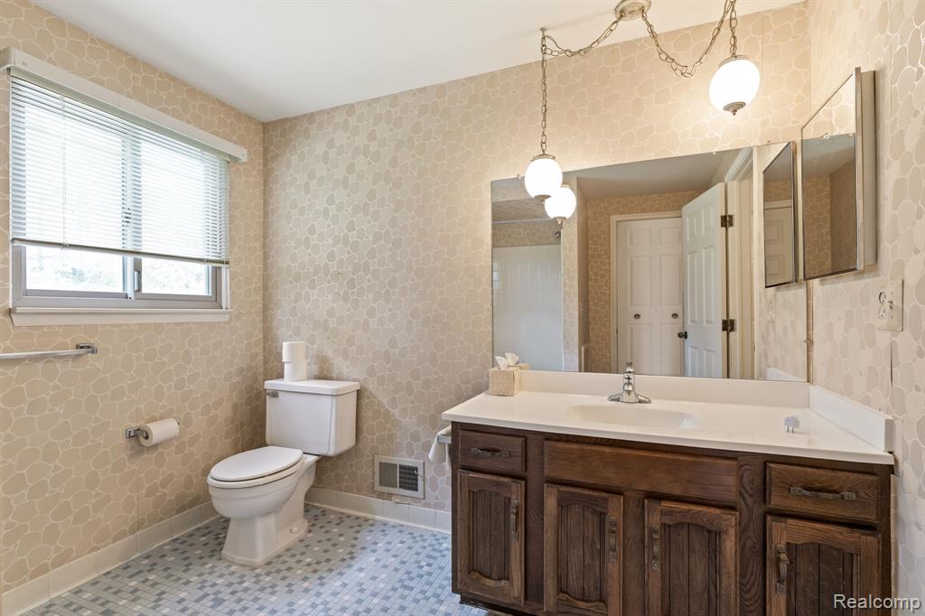 3702 Old Creek Road, Troy, MI 48084 — Photo 20