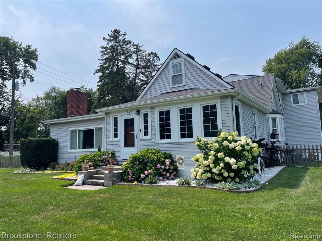 37815 Pineridge Street, Harrison Township, MI
