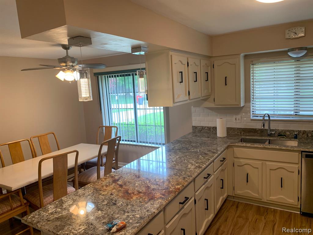 5018 LAKE BLUFF Road, West Bloomfield, MI 48323 — Photo 13