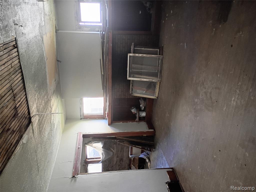 2176 Algonquin Street - Photo 2