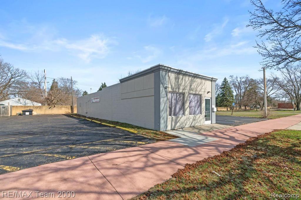 5153 S Beech Daly Street, Dearborn Heights, MI 48125 — front exterior
