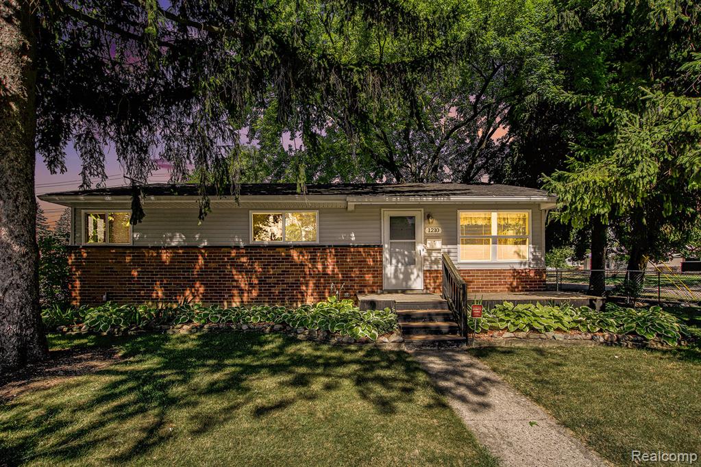 1210 Desoto Avenue, Ypsilanti, MI 48198 — Photo 2