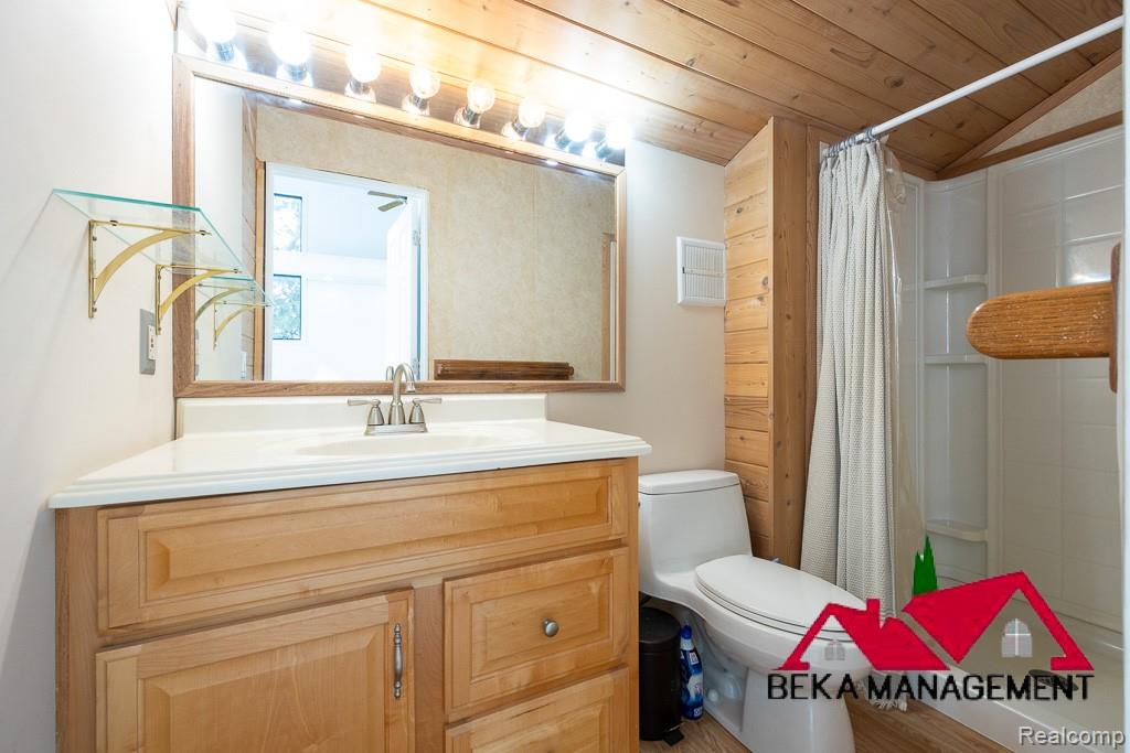 6005 Upper Straits Boulevard, West Bloomfield, MI 48324 — Photo 18