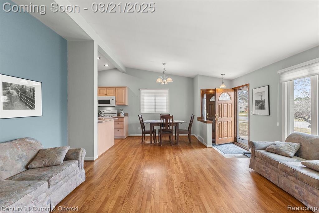 7484 N CHARLESWORTH Street, Dearborn Heights, MI 48127 — Photo 4