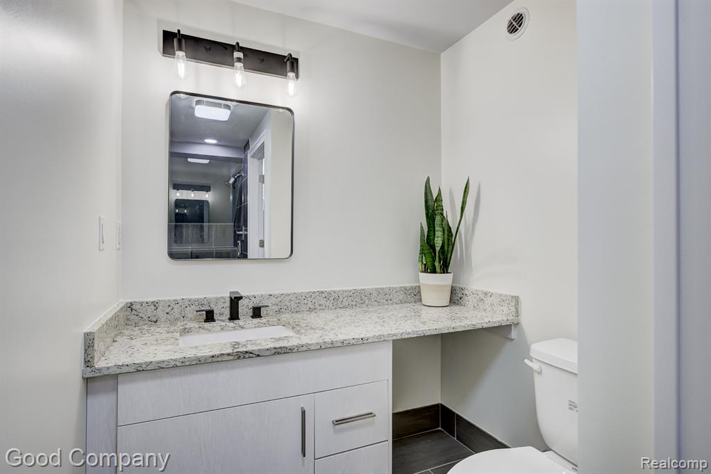 640 W 11 Mile Road, Royal Oak, MI 48067 — Photo 35