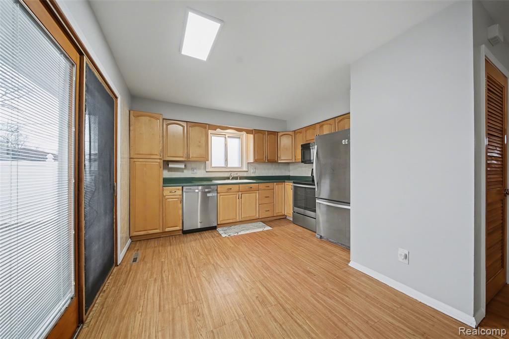 9228 Mueller Street, Taylor, MI 48180 — Photo 11