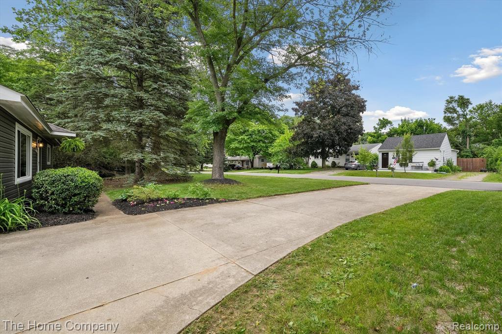 764 Dunreath Street, Wolverine Lake, MI 48390 — Photo 26