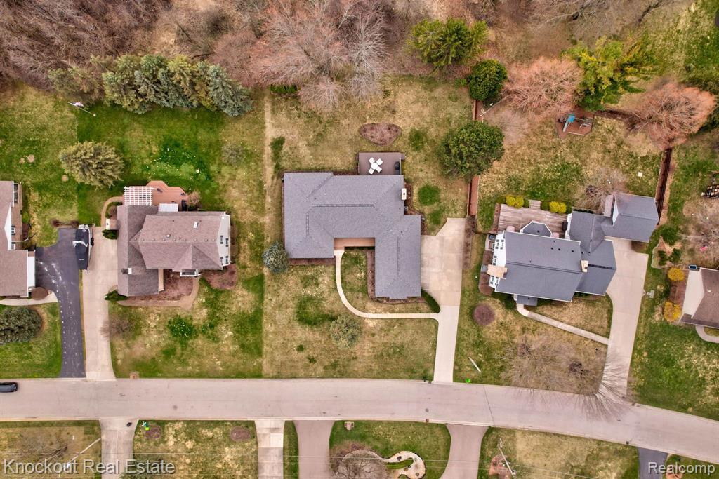 9350 OAKMONT Drive, Grand Blanc, MI 48439 — Photo 58
