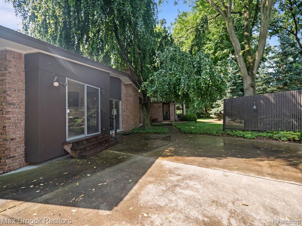7448 STONY RIVER Court, Bloomfield Hills, MI 48301 — Photo 30