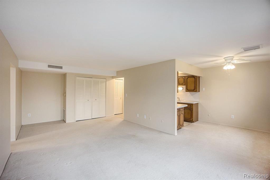 406 RIVIERA Drive, Saint Clair Shores, MI 48080 — Photo 7