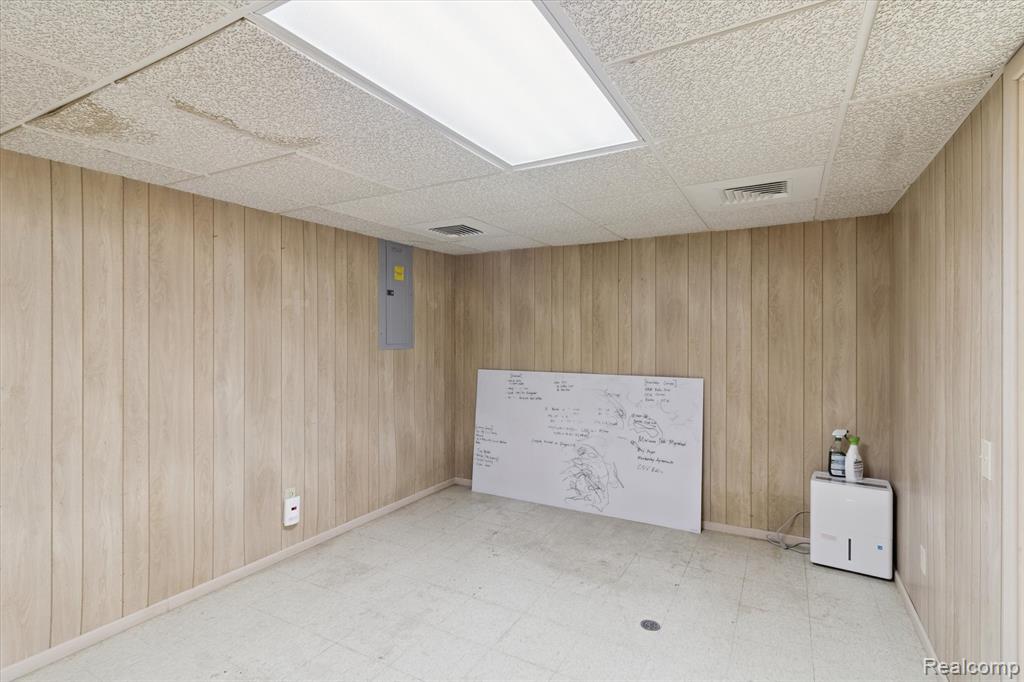39568 Dun Rovin Drive, Northville, MI 48168 — Photo 34