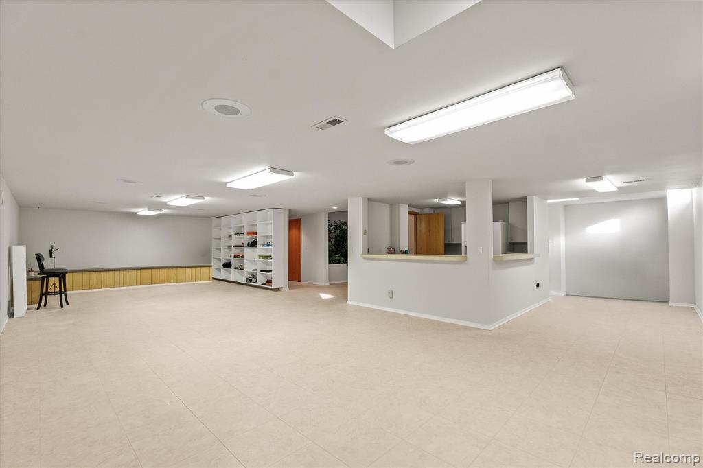 5322 Pond Bluff Drive, West Bloomfield, MI 48323 — Photo 36