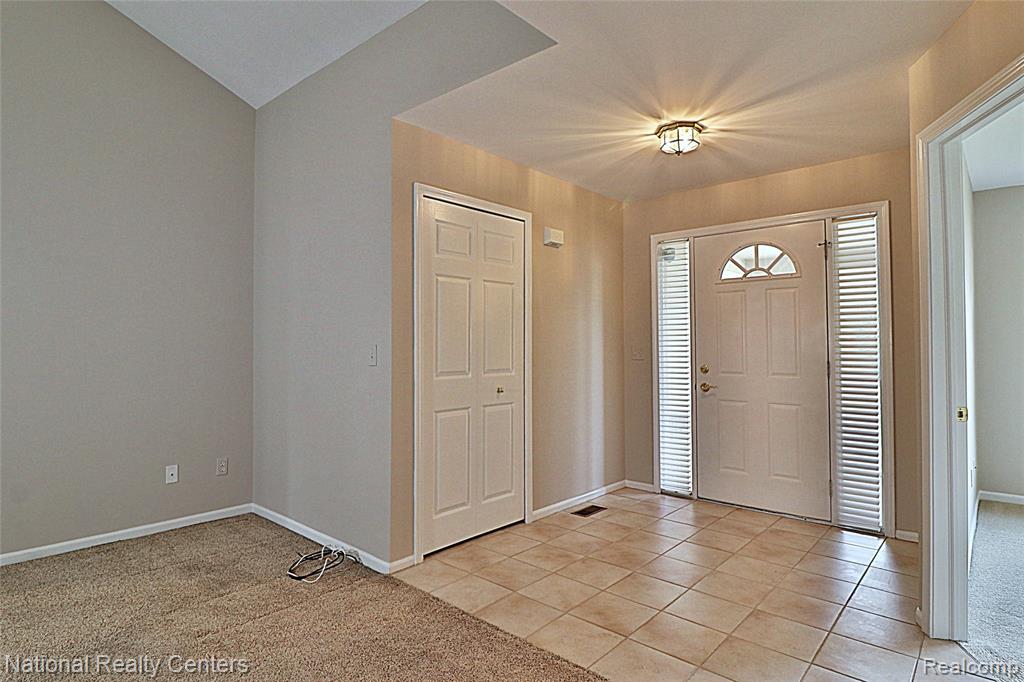 110 Four Seasons Drive, Lake Orion, MI — Photo 17