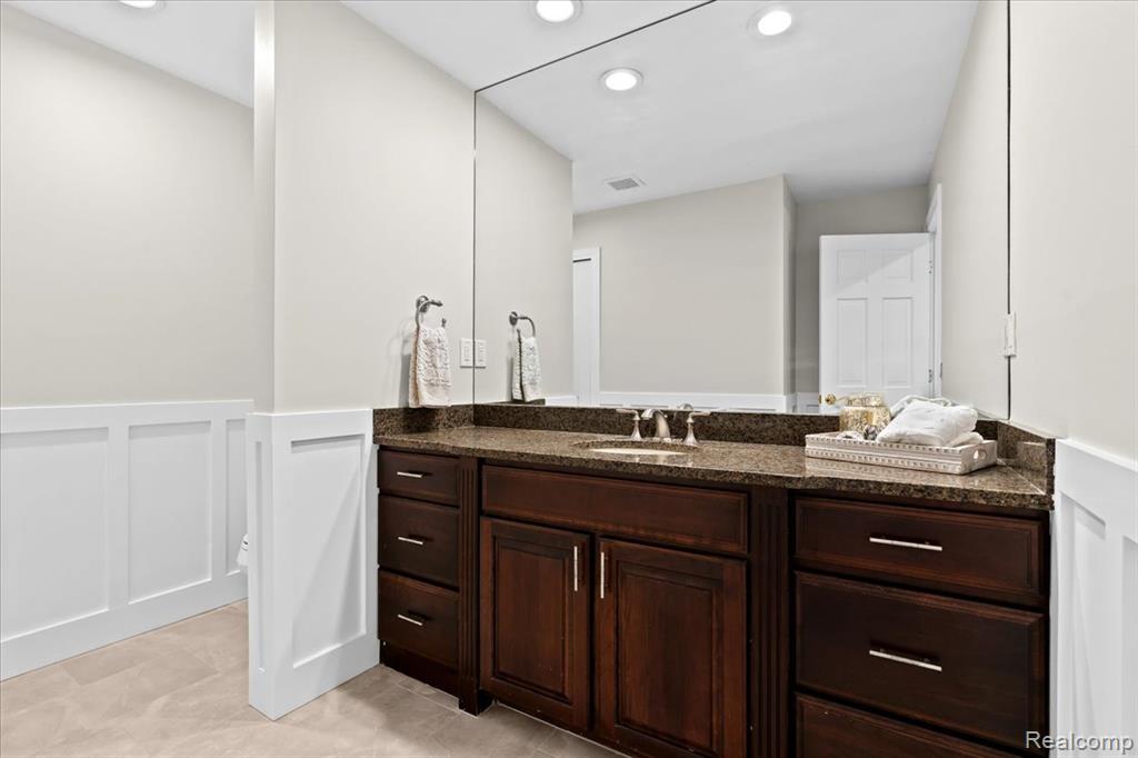 6678 Johnathon, Troy, MI 48098 — Photo 19