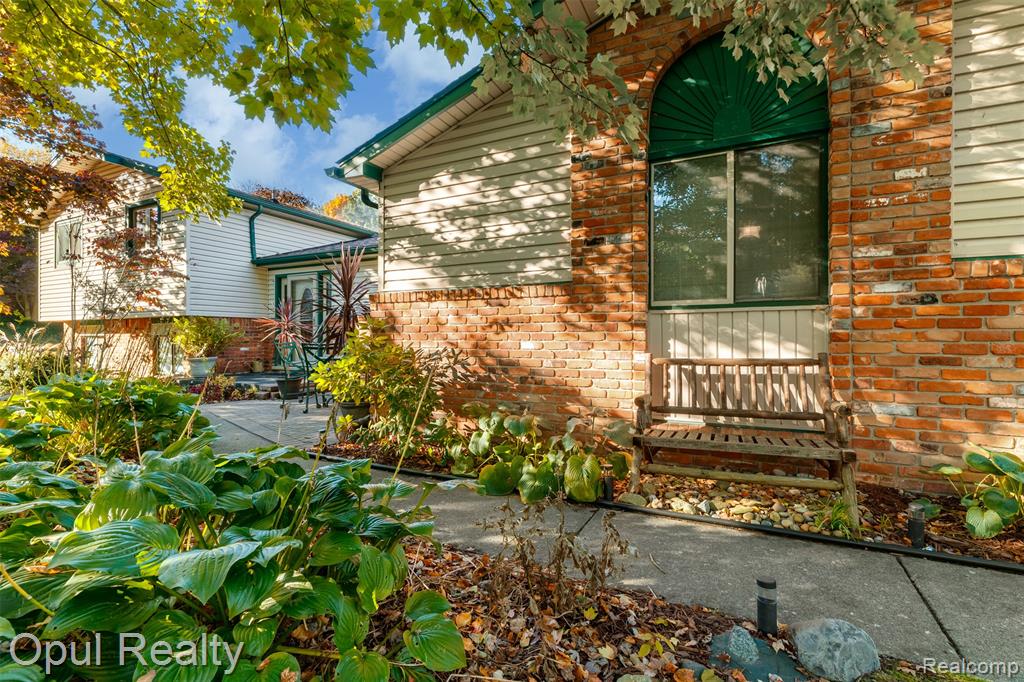 5885 Cedar Knoll Drive, Brighton, MI 48116 — Photo 2