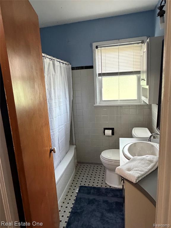 165 Wabasso Street, Wolverine Lake, MI 48390 — Photo 11