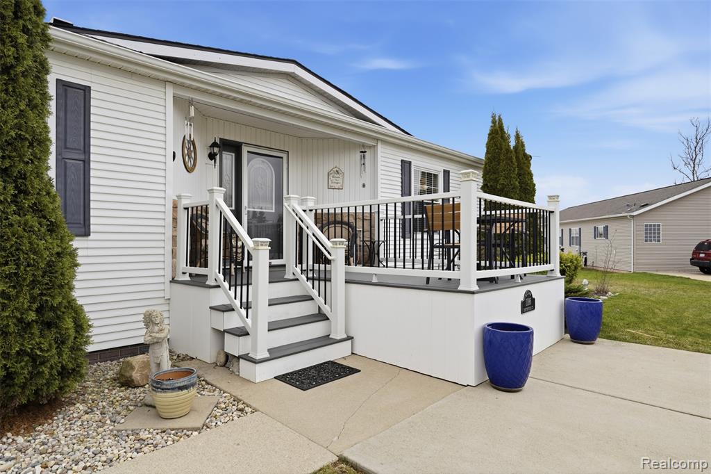 11186 Chestnut Hill Court, South Lyon, MI 48178 — Photo 2