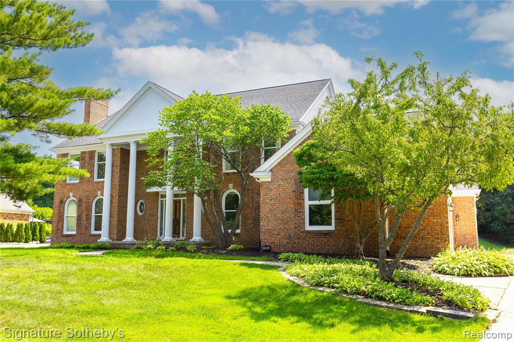 4866 Riverchase Drive, Troy, MI 48098