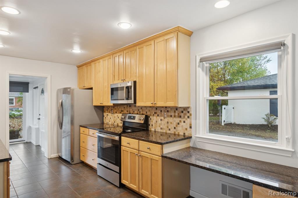 32463 Sheridan, Beverly Hills, MI 48025 — Photo 16