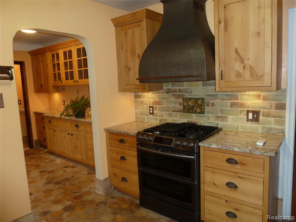 19925 Renfrew Road, Detroit, MI, 48221