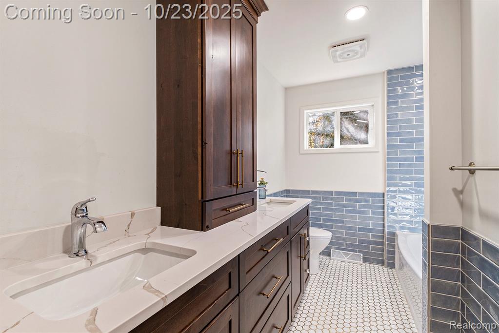 7481 Frances Road, Flushing, MI 48433 — Photo 15