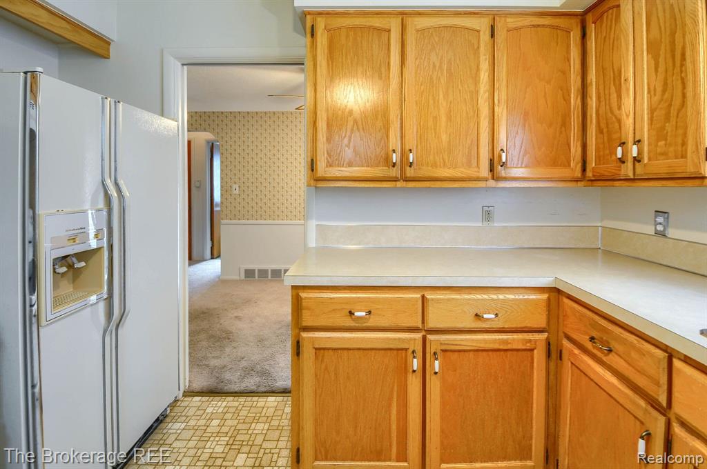 802 W HEMPHILL Road, Flint, MI 48507 — Photo 14