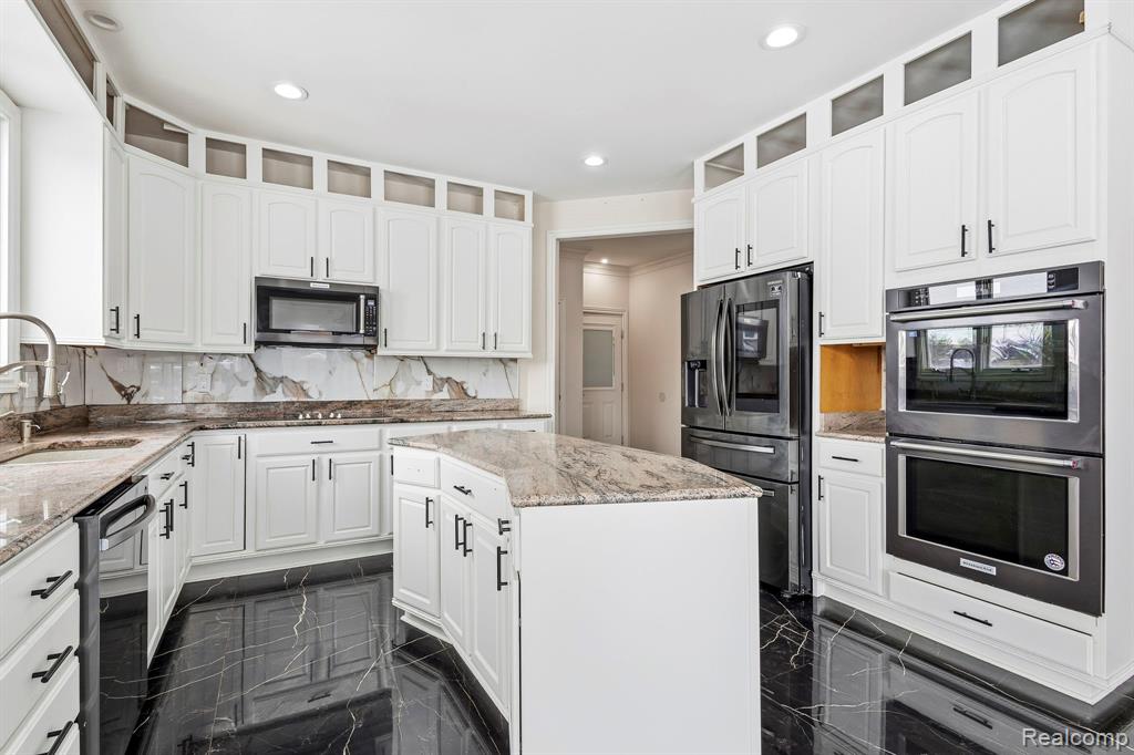 49750 Golden Lake Drive, Shelby Twp, MI 48315 — Photo 9