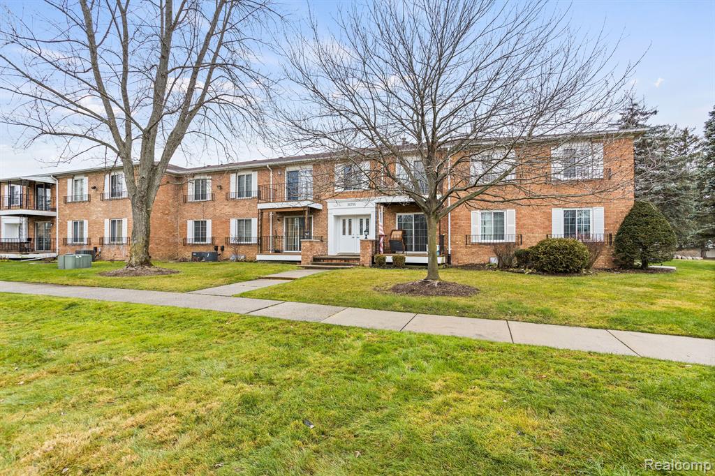 30795 SHIAWASSEE Road, 3B, Farmington, MI 48336 — Photo 3