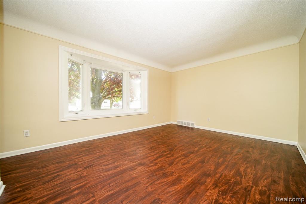 4620 DUDLEY Street, Dearborn Heights, MI 48125 — Photo 13