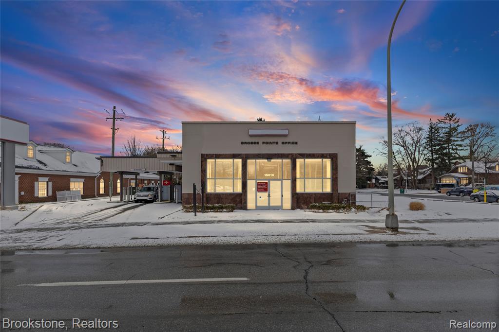 15010 E Jefferson Avenue, Grosse Pointe, MI 48230