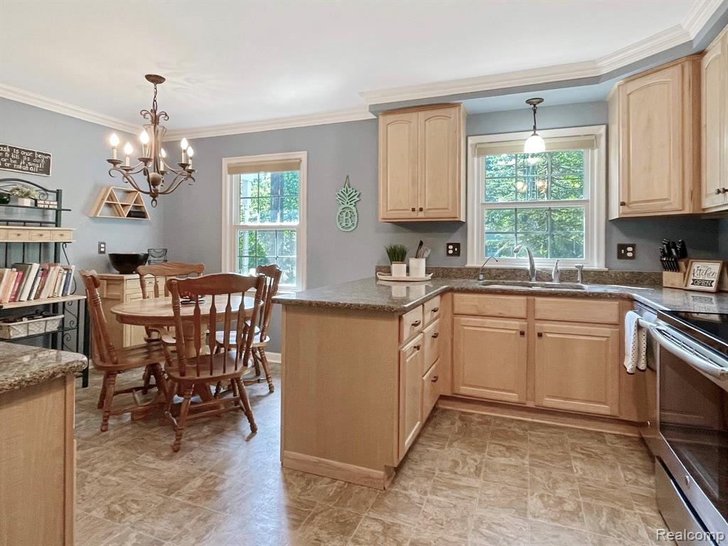 5753 Thorny Ash Road, Rochester, MI 48306 — Photo 8