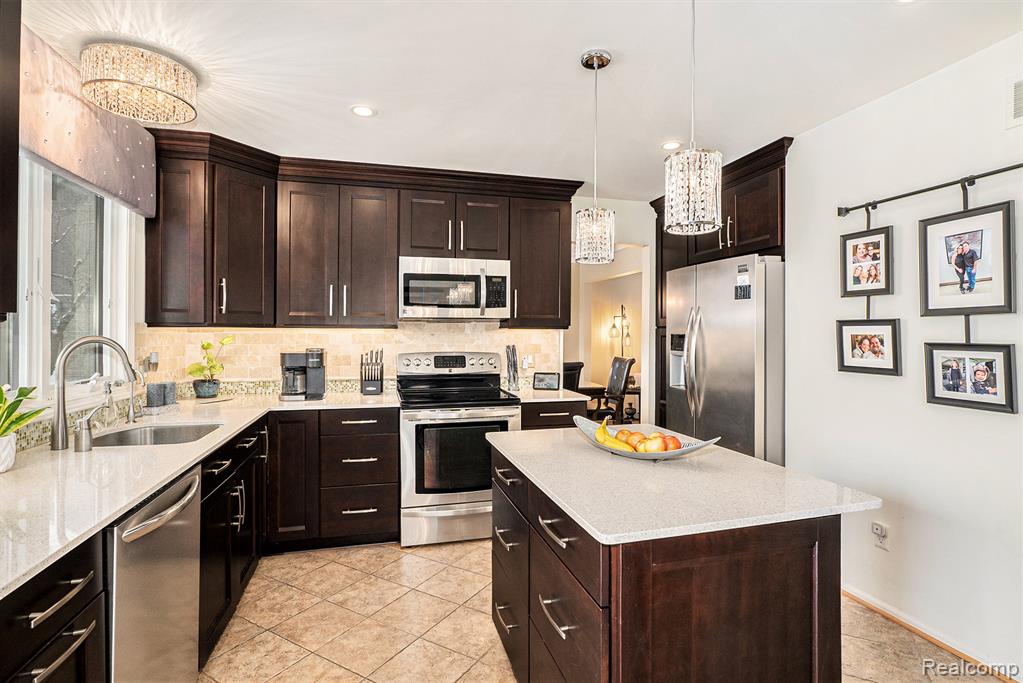 6519 Horncliffe Drive, Clarkston, MI — Photo 2